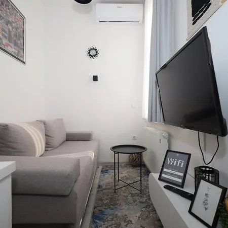 Black Panda Apartment *